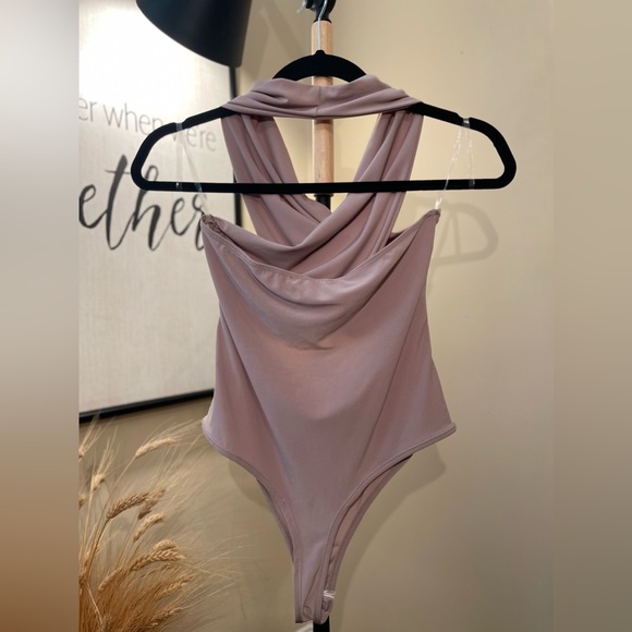 Women’s Chic Sleeveless Bodysuit with Criss-Cross Neckline - Picture 7 of 10